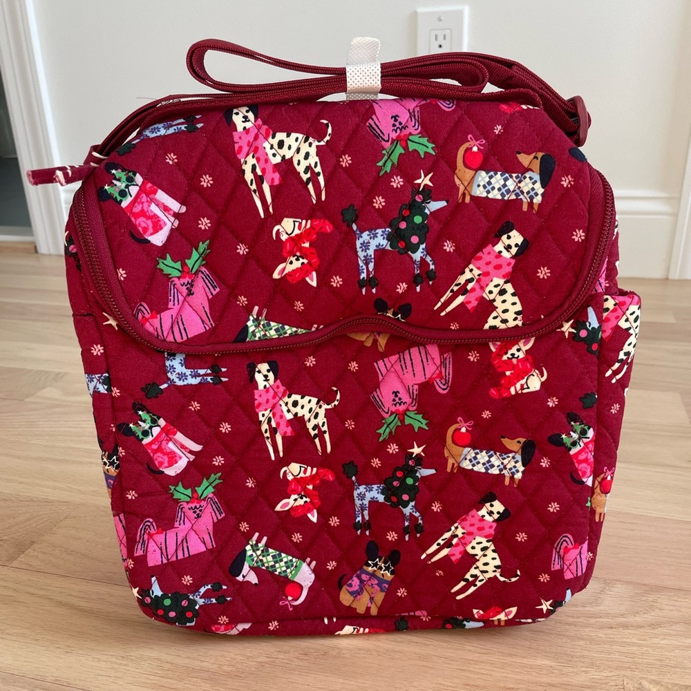 NWT Vera Bradley Outlet Lunch Crossbody bag in the “Holiday Hounds” Print Cotton